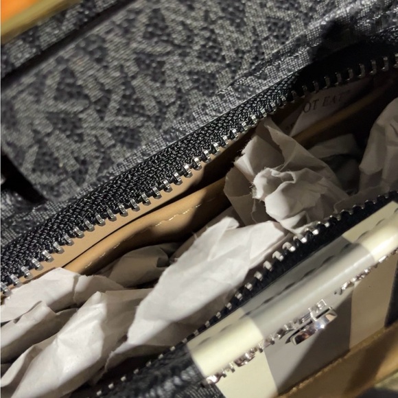 ✨Michael Kors Belt Bag (crossbody / waist bag) Brand NEW with Gift Box ✨ - Picture 6 of 7